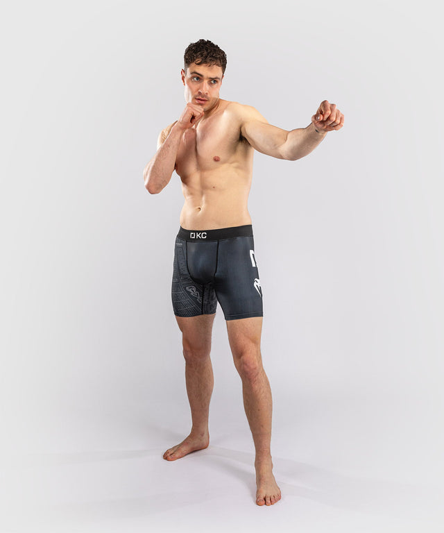 Spodenki kompresyjne Venum Karate Combat – Czarne/Szare