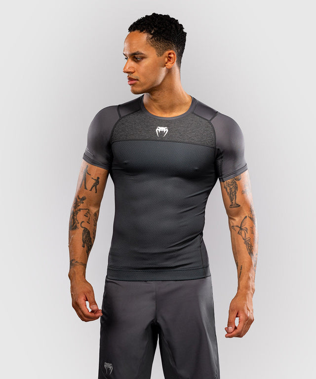 Rashguard Venum G-Fit Scale Manga Corta - Gris