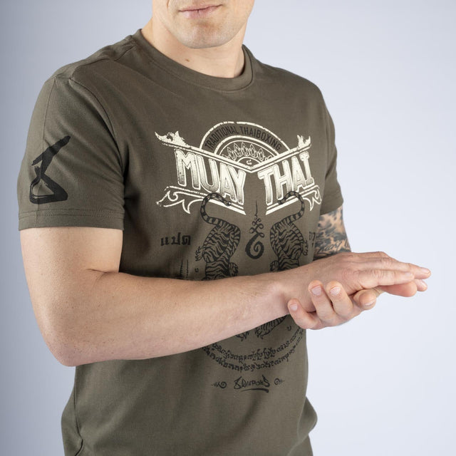 8 WEAPONS T-Shirt Sak Yant Tigers – Olive