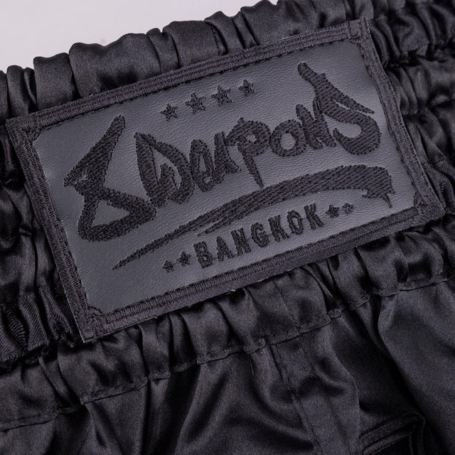 8 WEAPONS Muay Thai Shorts Bangkok - Zwart