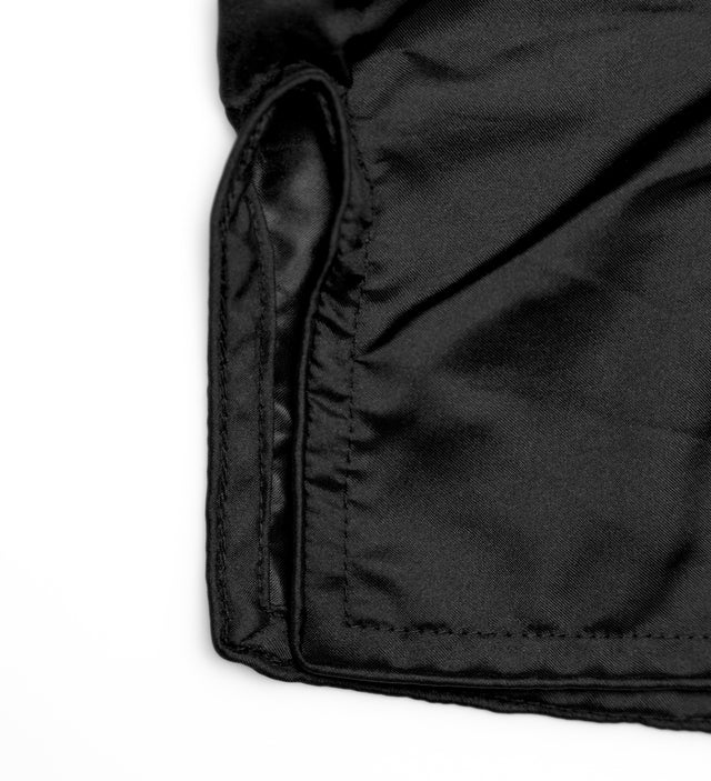 Spodenki Muay Thai Caged Classic – Czarne/Białe