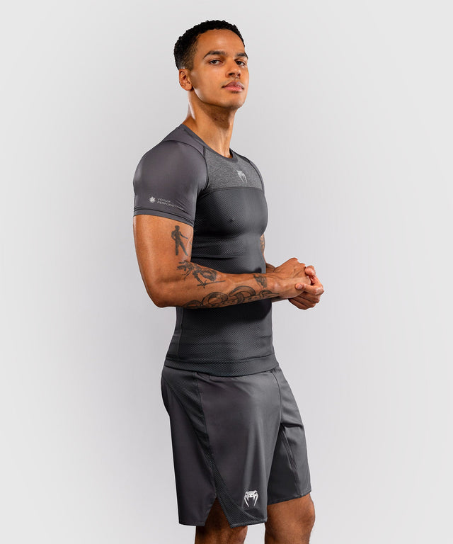 Rashguard Venum G-Fit Scale Manga Corta - Gris