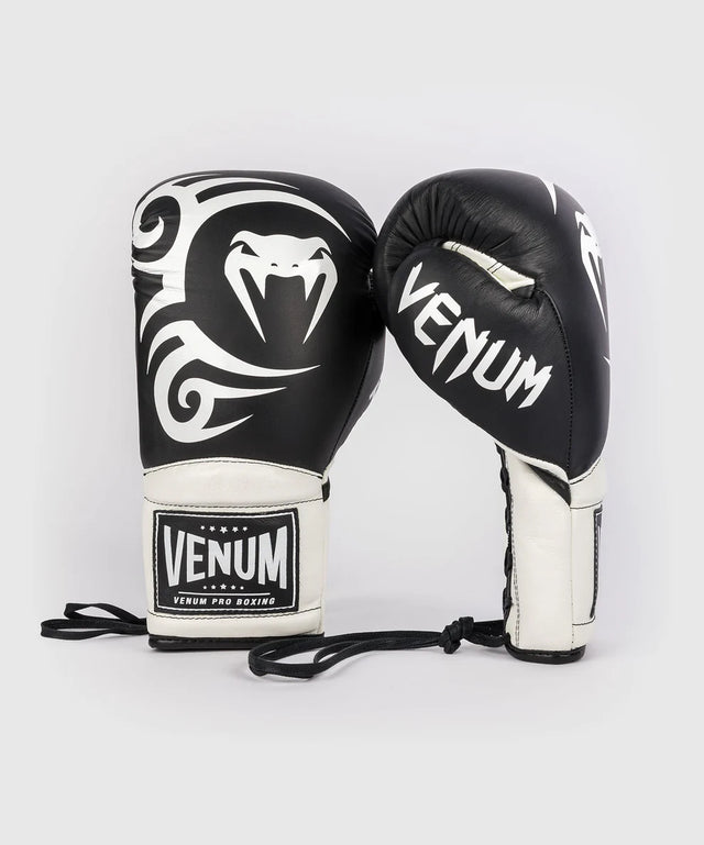 Venum x Mike Tyson Bokshandschoenen Giant 2.0 Pro met vetersluiting - Zwart/Wit