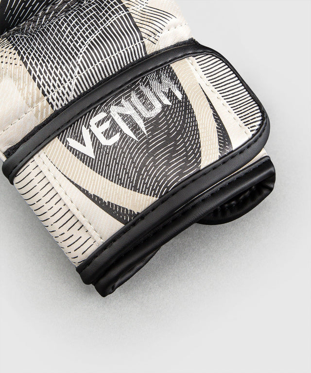 Rękawice MMA Venum Galactic 3.0 – Białe/Czarne