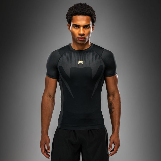 Venum Rashguard Attack Korte Mouwen - Zwart/Goud