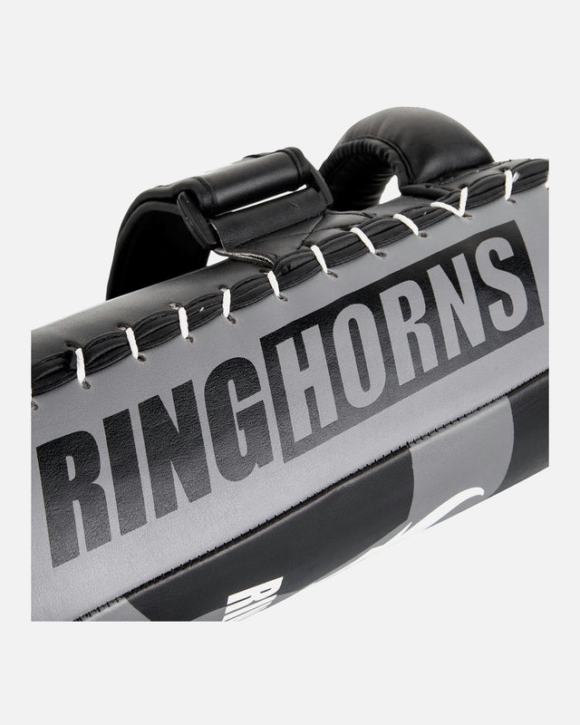 Pady Ringhorns Charger by Venum – Czarne