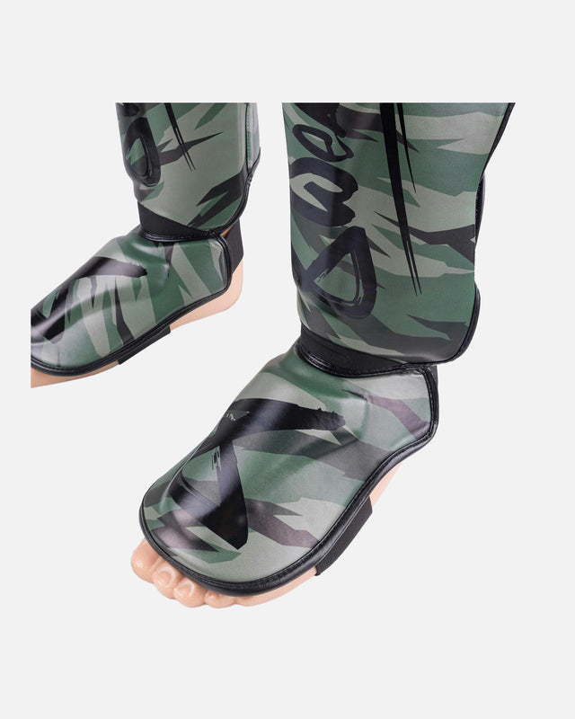 Ochraniacze na piszczele 8 WEAPONS Unlimited 2.0 – Woodland Camo