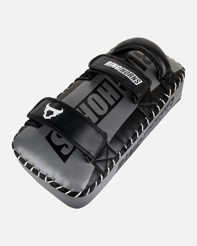 Pady Ringhorns Charger by Venum – Czarne