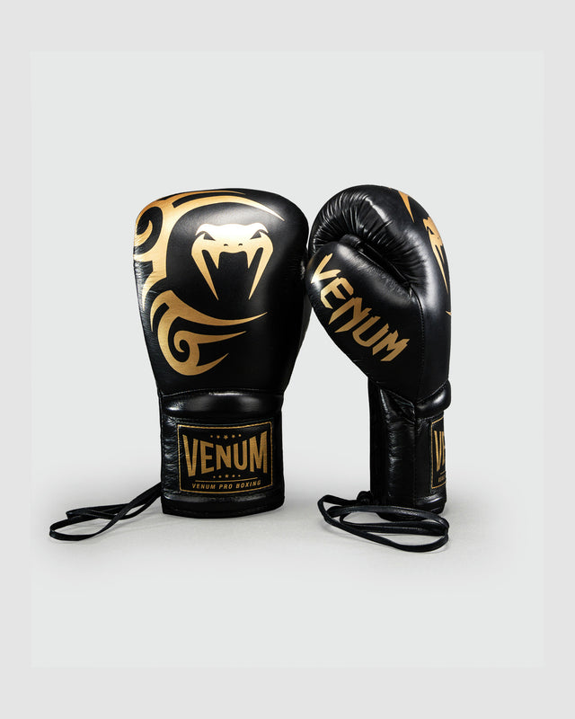 Venum x Mike Tyson Bokshandschoenen Giant 2.0 Pro met vetersluiting - Zwart/Goud