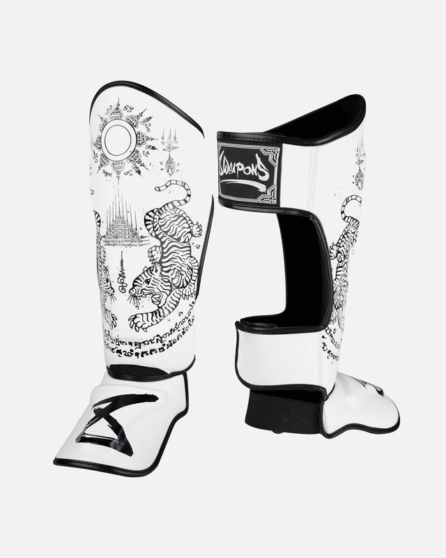 8 WEAPONS Shin guards Sak Yant Tigers – White/Black