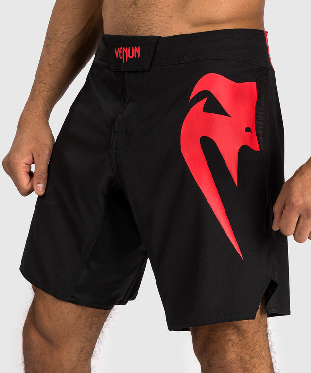 Spodenki MMA Venum Light 5.0 – Czarne/Czerwone