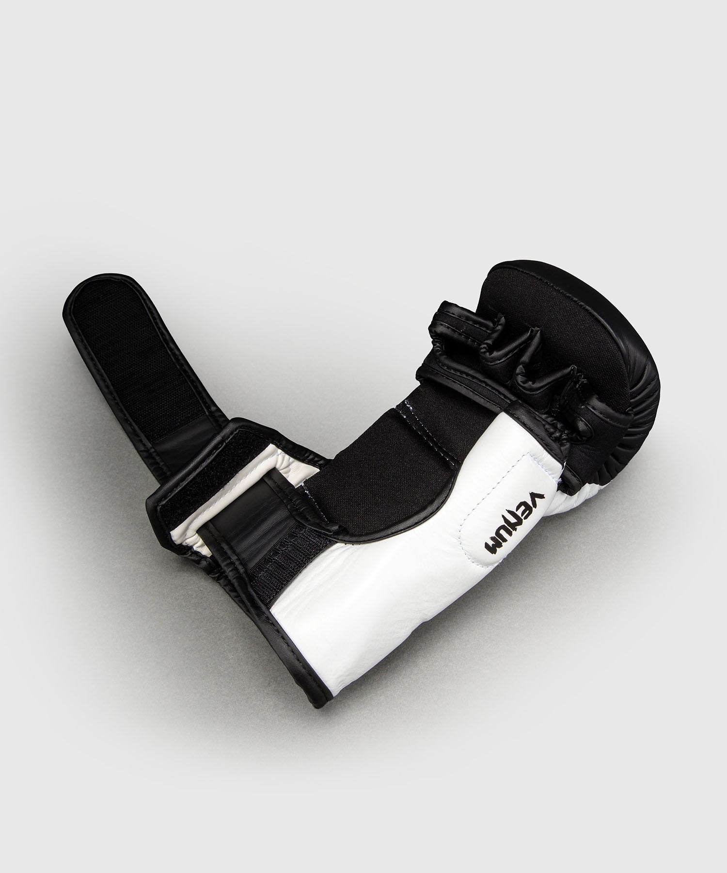Venum MMA Handschoenen Attack 2.0 - Zwart/Wit