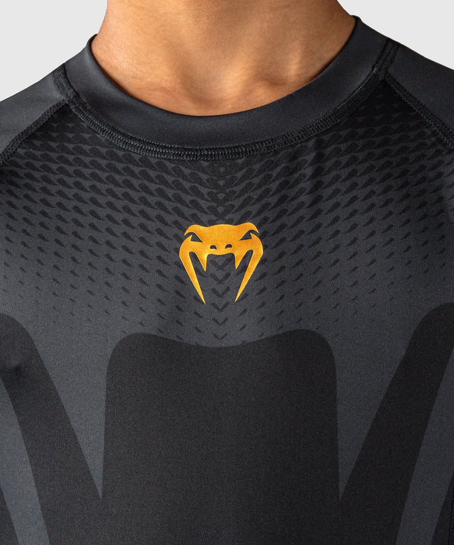 Rashguard Venum Attack Mangas Largas Niños – Negro/Oro