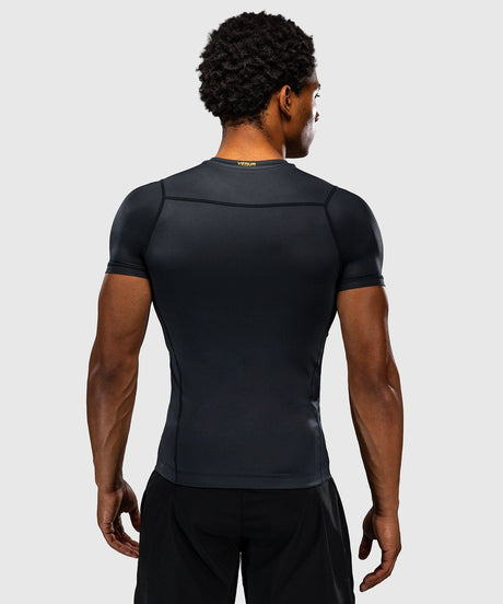 Rashguard Venum Attack Mangas Curtas – Preto/Ouro