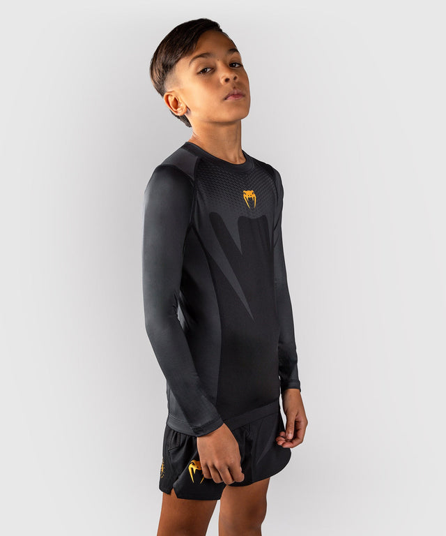 Rashguard Venum Attack Mangas Largas Niños – Negro/Oro