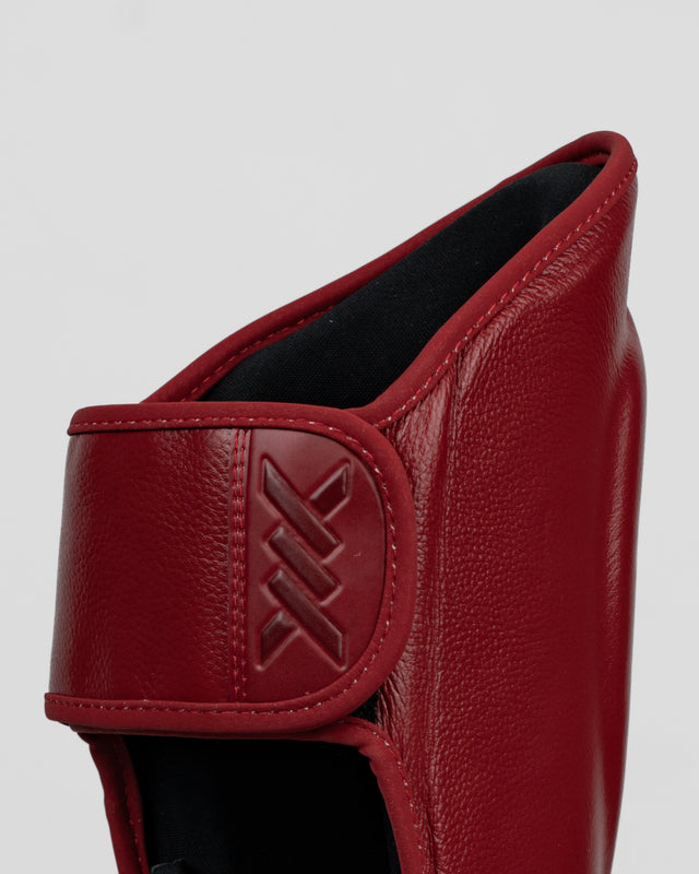 Ochraniacze na piszczele Caged 'X' Series – Bordowy