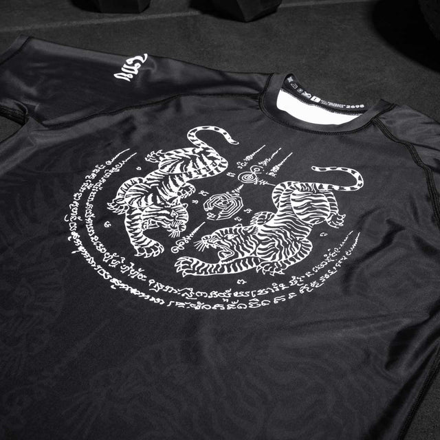 Rashguard Phantom Athletics Sak Yant – Czarny/Szary