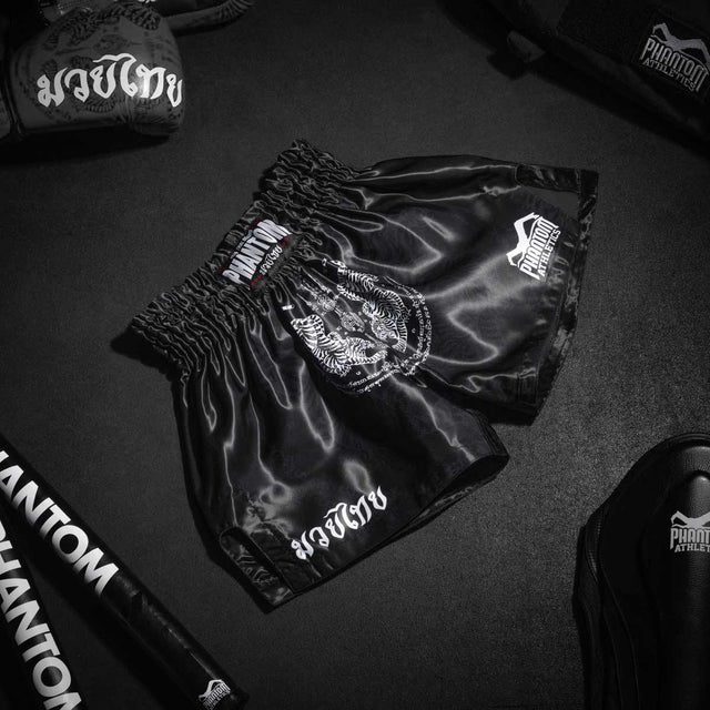 Phantom Athletics Muay Thai Shorts Sak Yant - Zwart