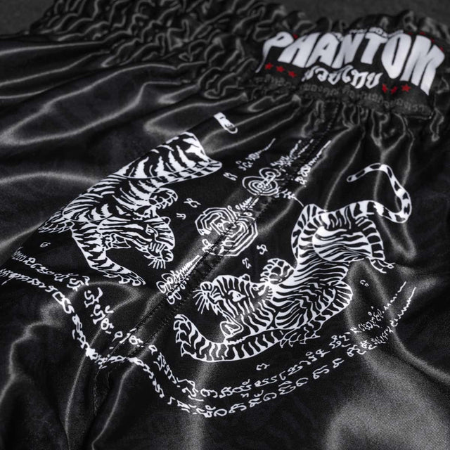 Phantom Athletics Muay Thai Shorts Sak Yant - Zwart
