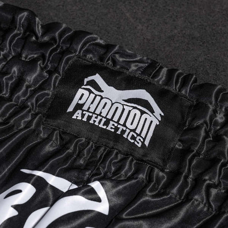 Shorts de Muay Thai Phantom Athletics Sak Yant – Noir