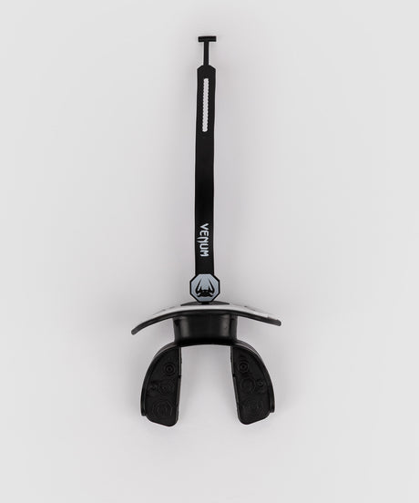 Proteză dentară de box Venum Elite – Negru/Alb