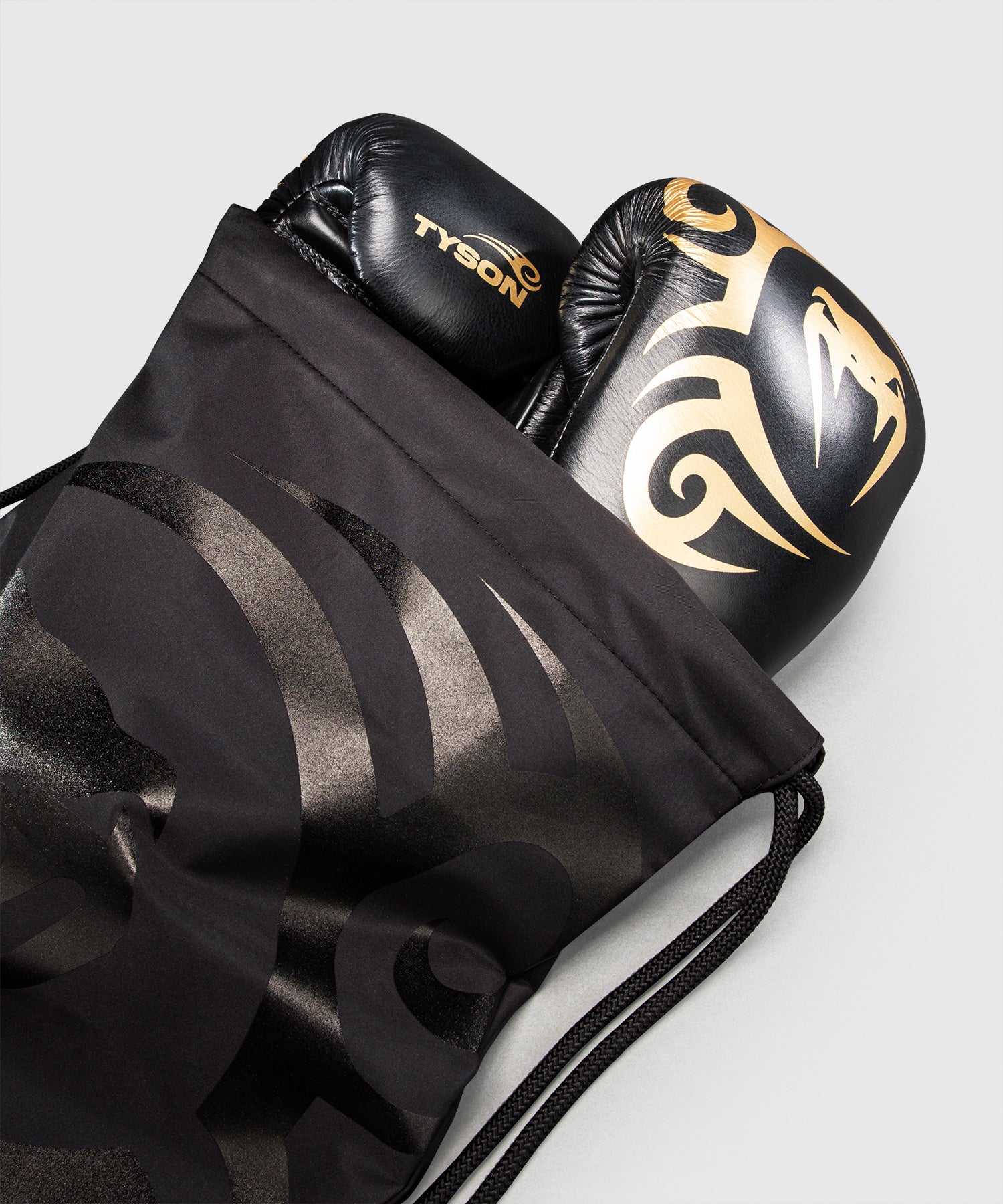 Venum x Mike Tyson Bokshandschoenen Giant 2.0 Pro met vetersluiting - Zwart/Goud
