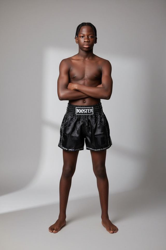 Spodenki Muay Thai Booster Combat Series 4 Dziecięce – Czarne