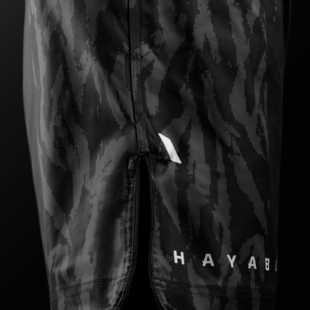 Hayabusa MMA Shorts Apex Mid - Carbon Zwart