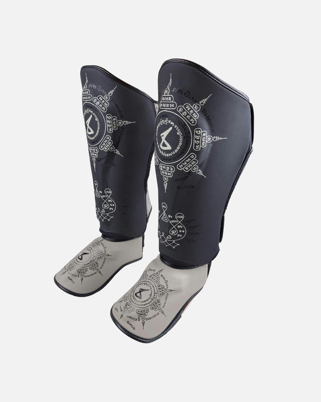 8 WEAPONS Shin guards 8 Ways Yant – Black/Sand