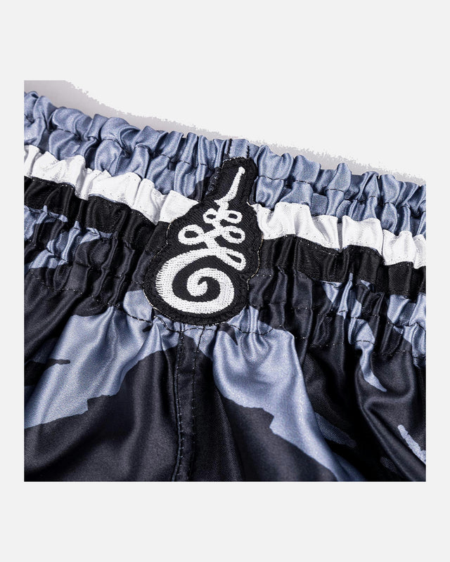 8 WEAPONS Muay Thai Shorts 8 Ways Yant – Black/Silver