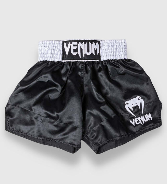 Spodenki do kickboxingu Venum Classic 2.0 – Czarne/Białe